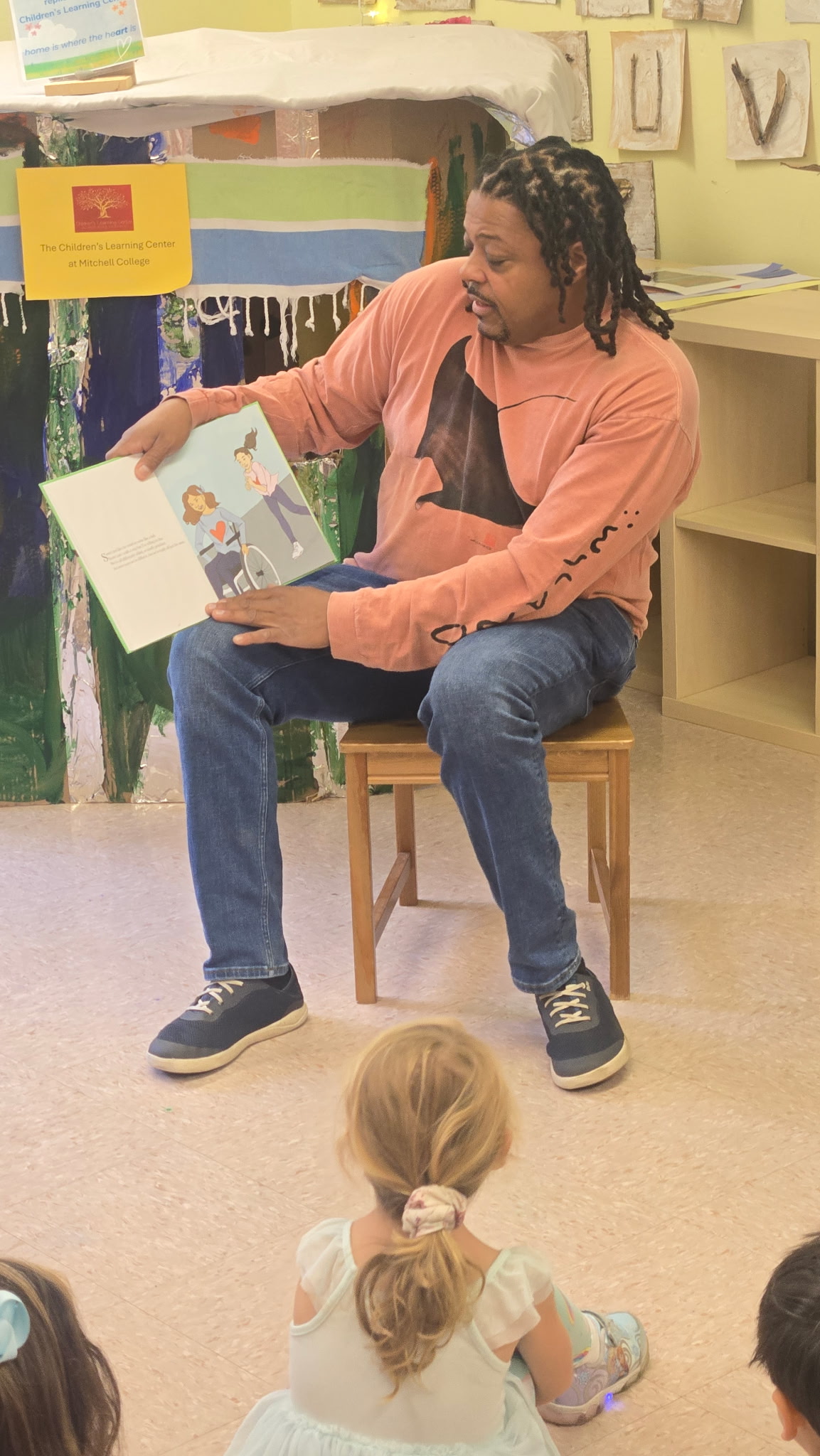 Rod Cornish showing an illustration from the book to preschoolers